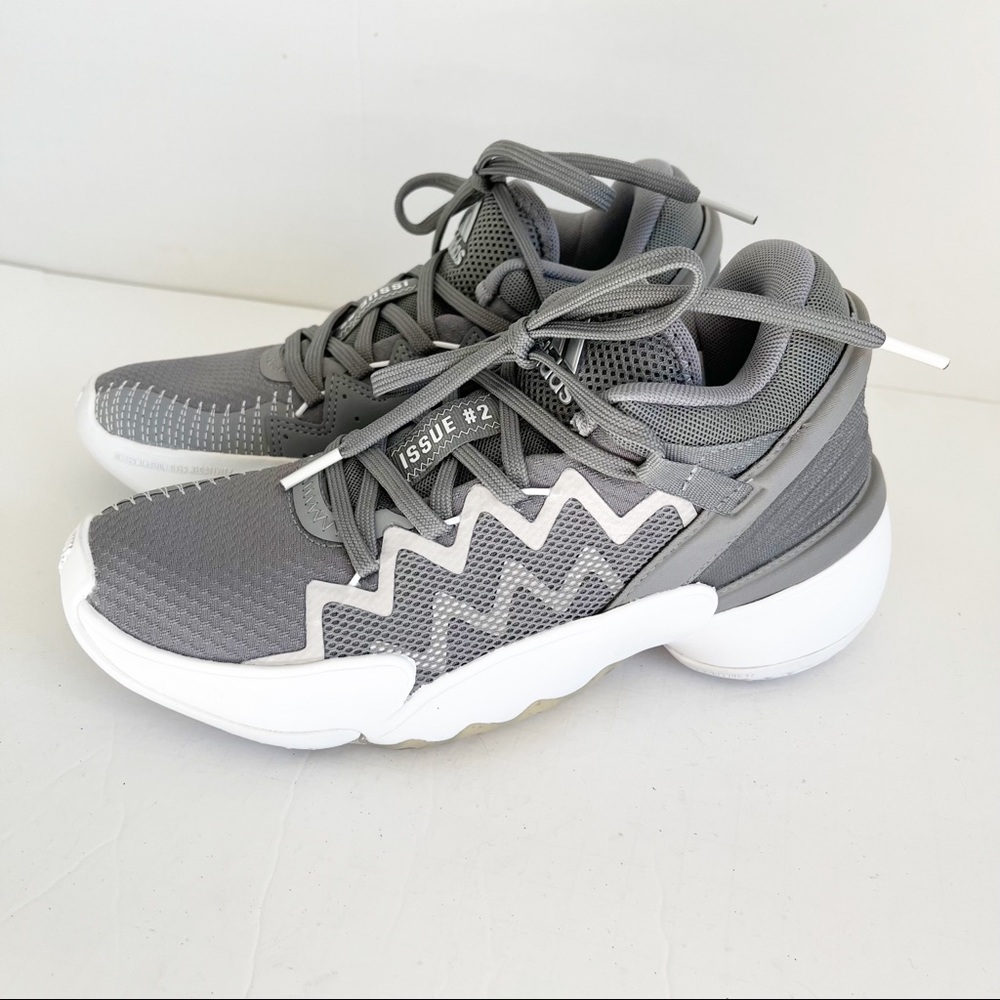 Like New ADIDAS D.O.N. Issue 2 basketball shoes sz. 4